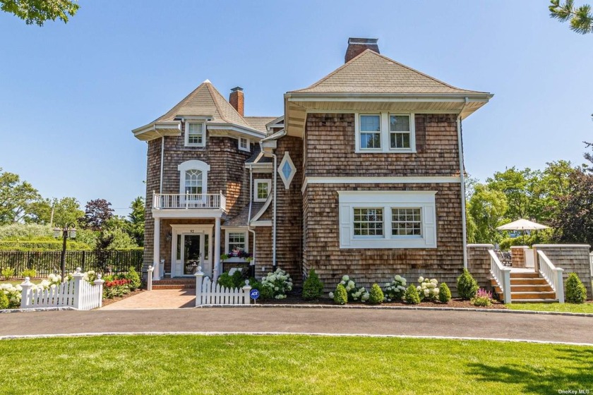 A truly exceptional historical home on the South Shore, nestled - Beach Home for sale in Brightwaters, New York on Beachhouse.com