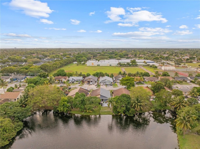 Beautiful 3/2 single-family attached home with no HOA and direct - Beach Home for sale in North Lauderdale, Florida on Beachhouse.com