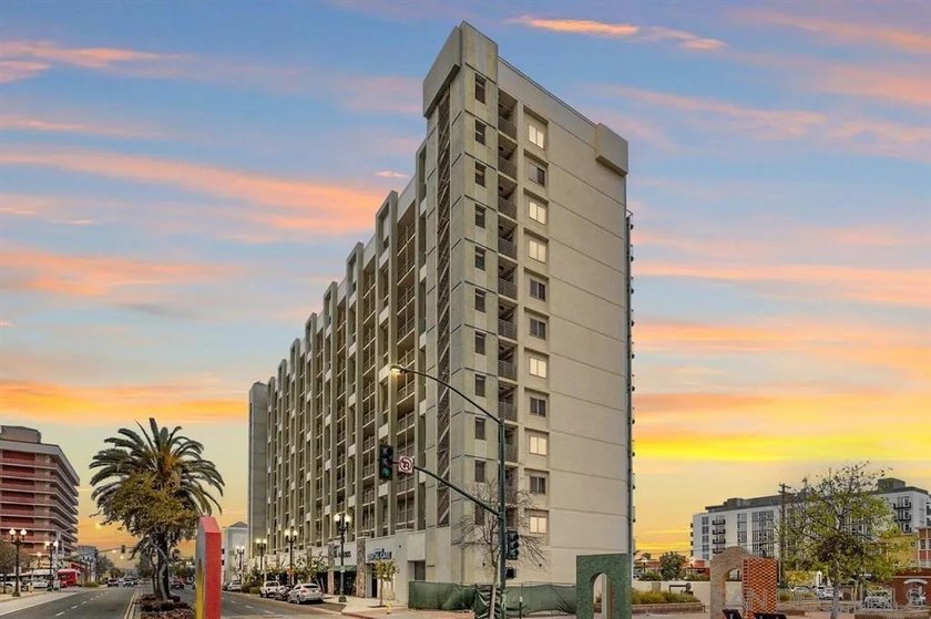 LOCATION...LOCATION..VIEWS ATOP OF THIS 7TH FLOOR UNIT,WEST - Beach Condo for sale in National City, California on Beachhouse.com
