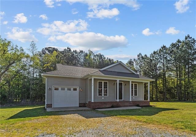 Charming 3 Bedroom, 2 full Bath Rancher with finished 1-Car - Beach Home for sale in Callao, Virginia on Beachhouse.com