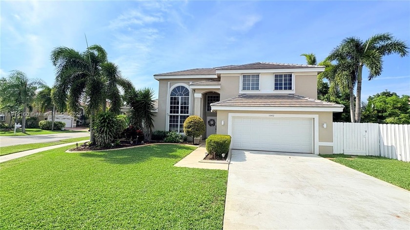 Beautifully Renovated 5-Bedroom Home in Pembroke Pines! This - Beach Home for sale in Pembroke Pines, Florida on Beachhouse.com