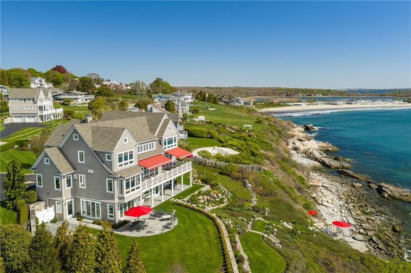 Sheer magnificence defines this extraordinary coastal retreat w/ - Beach Home for sale in Narragansett, Rhode Island on Beachhouse.com