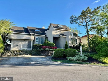 STUNNING BAYFRONT with UNPARALLELED VIEWS located in one of the - Beach Home for sale in Somers Point, New Jersey on Beachhouse.com