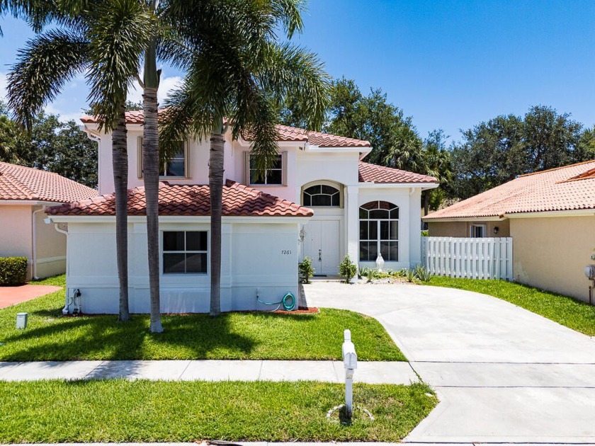 Updated and Move in Ready!  Zoned for all A rated schools - Beach Home for sale in Lake Worth, Florida on Beachhouse.com