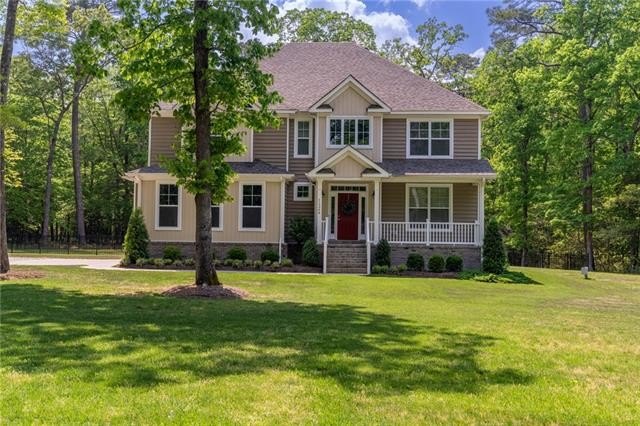 Like-new & beautifully appointed, this 4BR, 2.5BA home in the - Beach Home for sale in Gloucester, Virginia on Beachhouse.com