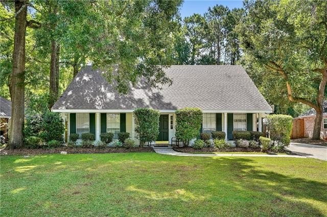 REDUCED.!!! Discover this charming two-story home in the - Beach Home for sale in Mandeville, Louisiana on Beachhouse.com