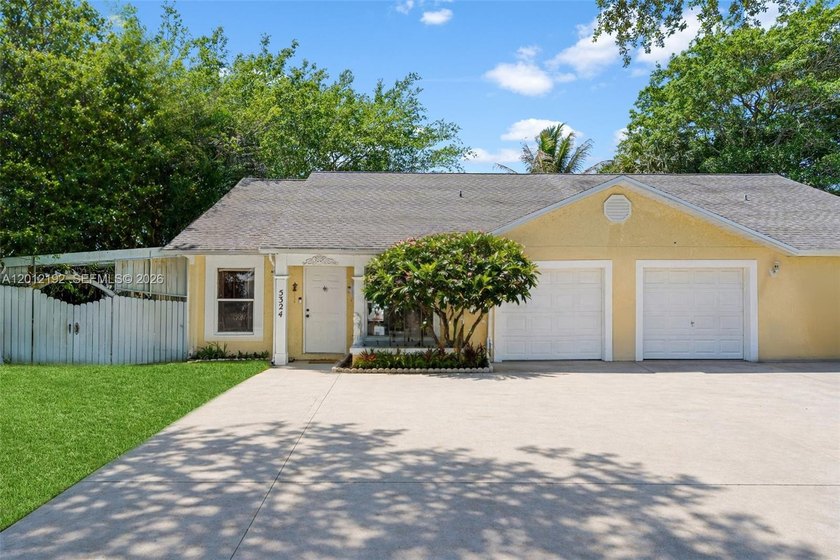 Buy with as little as 0-3% down! FHA & VA approved. Charming 3 - Beach Townhome/Townhouse for sale in West Palm Beach, Florida on Beachhouse.com
