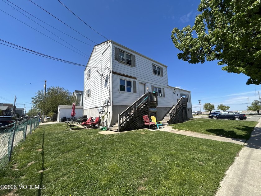 Great investment opportunity! Well-maintained three-family - Beach Home for sale in Union Beach, New Jersey on Beachhouse.com
