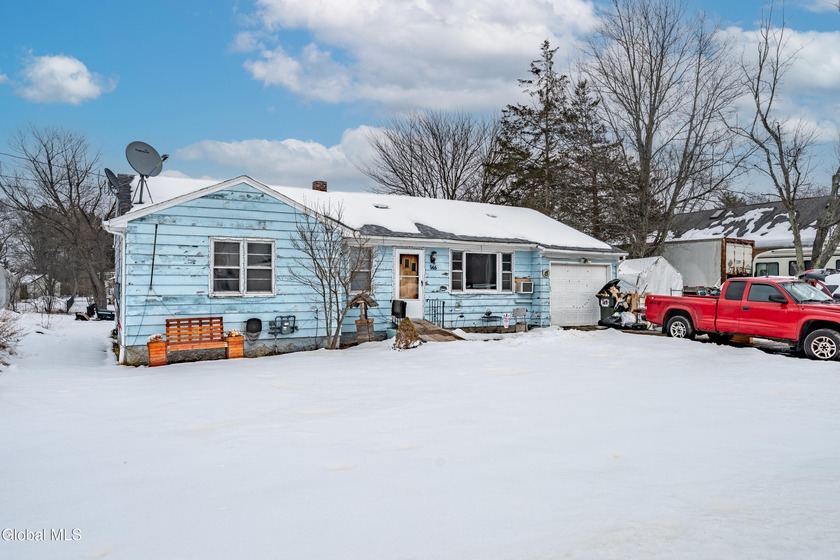 146 Joslen Blvd is a charming 3-bedroom, 1-bath ranch located in - Beach Home for sale in Hudson, New York on Beachhouse.com