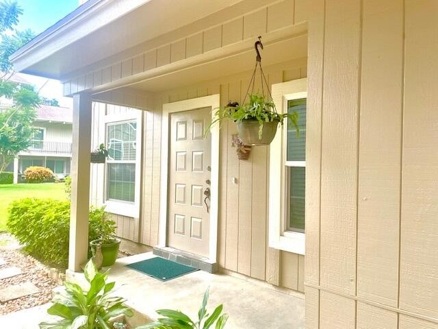 SUPER VALUE 3 bedroom townhome! This private end unit features a - Beach Townhome/Townhouse for sale in Jupiter, Florida on Beachhouse.com