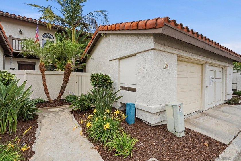 Perched on the hills of Carlsbad's highly desirable Las Playas - Beach Townhome/Townhouse for sale in Carlsbad, California on Beachhouse.com