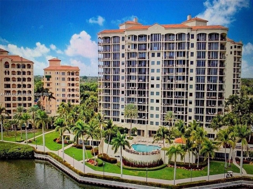 STEP OFF PRIV ELEVATOR TO PRIV FOYER & ENTER A BEAUTIFUL LIVING - Beach Condo for sale in Coral Gables, Florida on Beachhouse.com