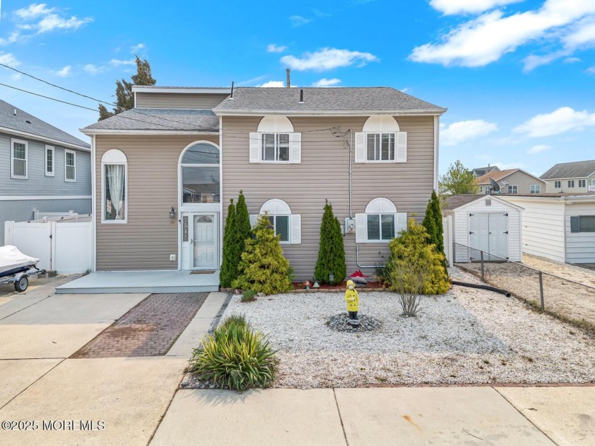 Waterfront Paradise with Room to Spare! Welcome to your dream - Beach Home for sale in Little Egg Harbor, New Jersey on Beachhouse.com
