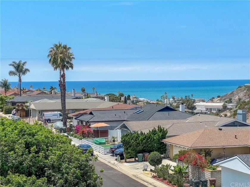If you're looking for a coastal retreat with stunning ocean - Beach Home for sale in San Clemente, California on Beachhouse.com