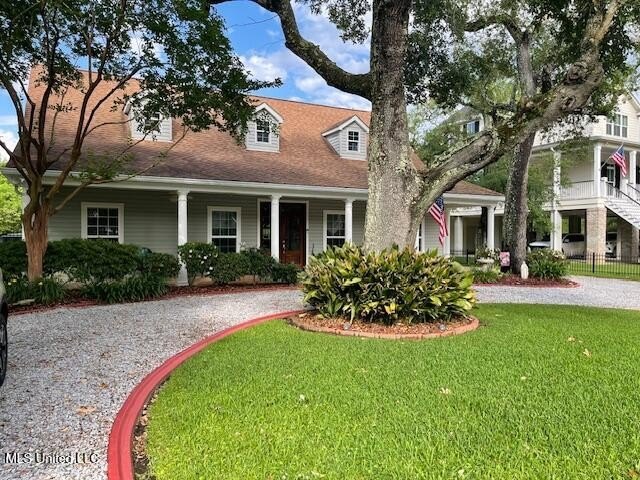Stunning property with additional rear lot and a charming 625sft - Beach Home for sale in Waveland, Mississippi on Beachhouse.com
