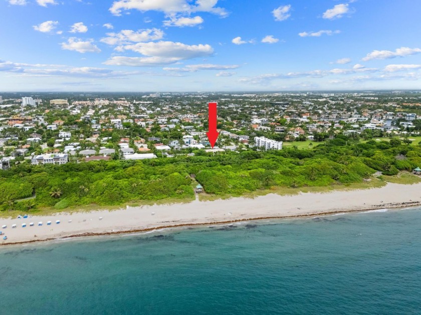 Don't miss this rare opportunity to own a stunningly updated - Beach Townhome/Townhouse for sale in Boca Raton, Florida on Beachhouse.com