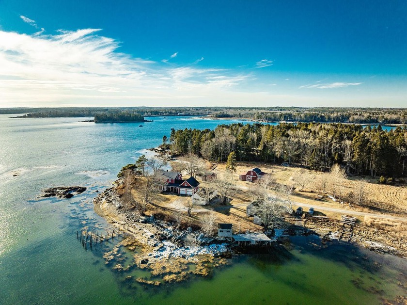 The Weir Point property in Spruce Head sits at the tip of a - Beach Home for sale in Saint George, Maine on Beachhouse.com