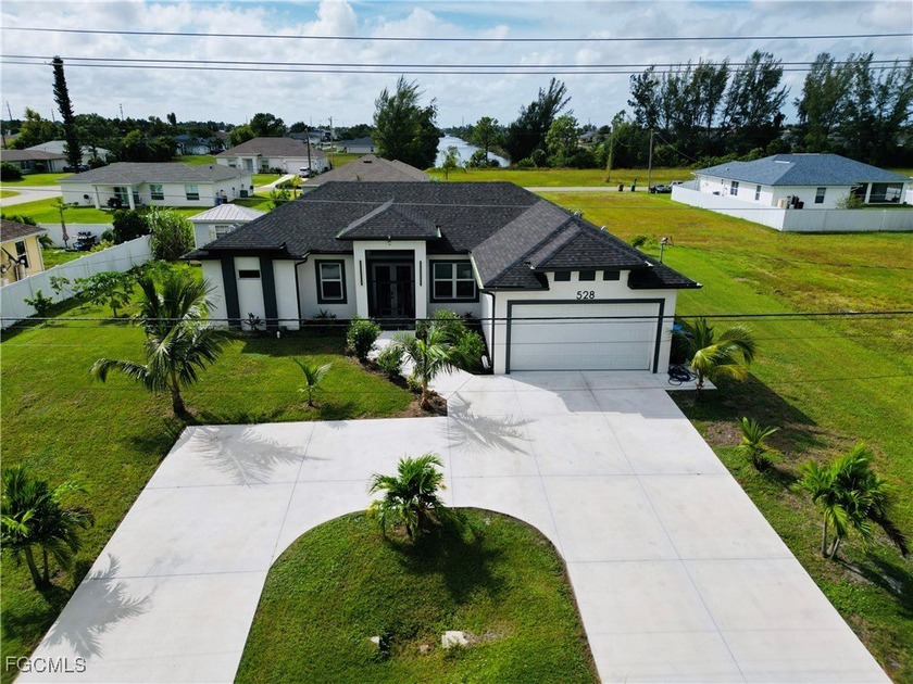 WOW, WHAT A GREAT LOCATION!!! Come own your own piece of - Beach Home for sale in Cape Coral, Florida on Beachhouse.com