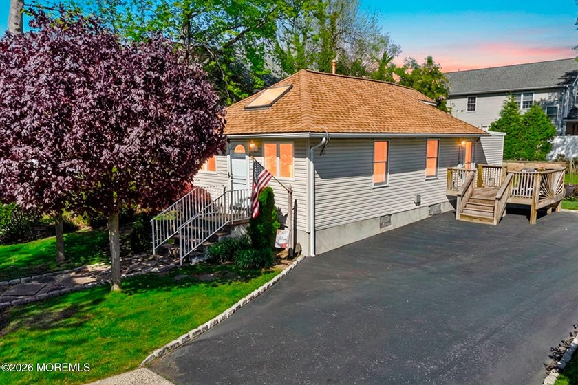 Welcome to this well maintained, move in ready single family - Beach Home for sale in Middletown, New Jersey on Beachhouse.com