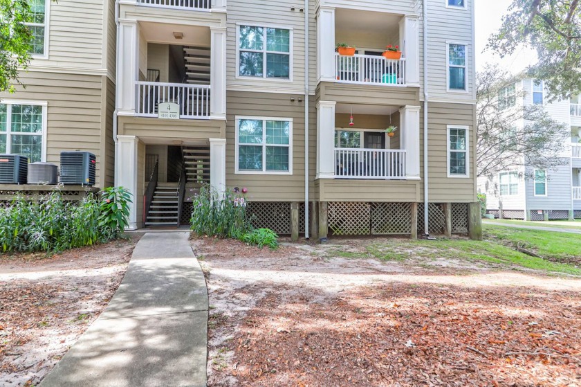 Convenient first floor 2 bedroom 1 bathroom unit with upgraded - Beach Home for sale in Charleston, South Carolina on Beachhouse.com