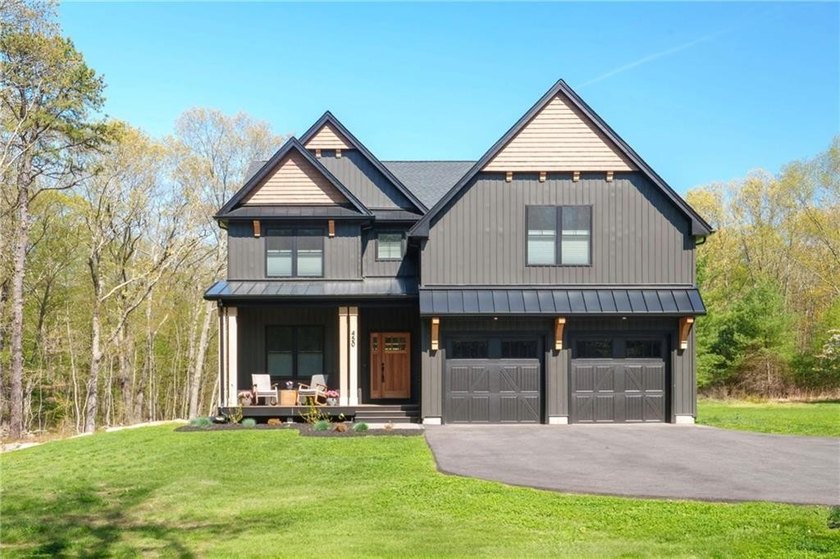 Awesome, like-new construction in East Greenwich. This modern - Beach Home for sale in East Greenwich, Rhode Island on Beachhouse.com