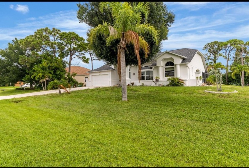 Live the Florida beach lifestyle just 3.5 miles from Englewood - Beach Home for sale in Englewood, Florida on Beachhouse.com