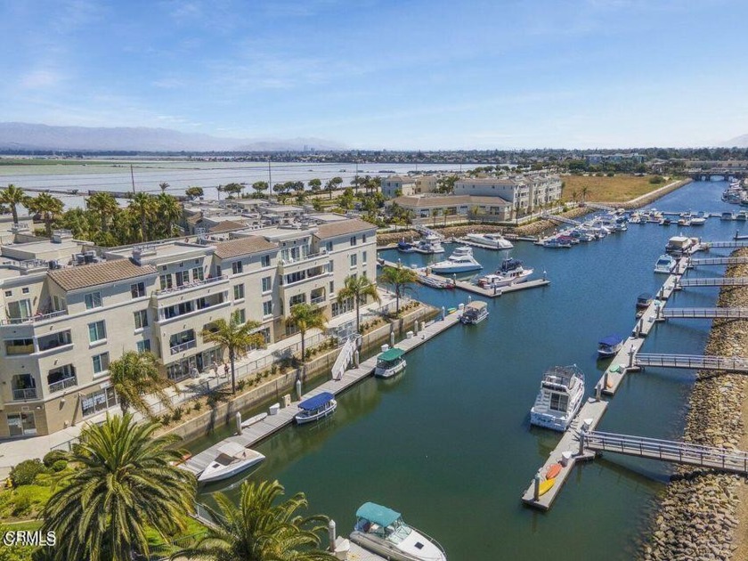 Gorgeously upgraded with well over 100K in upgrades. This single - Beach Condo for sale in Oxnard, California on Beachhouse.com