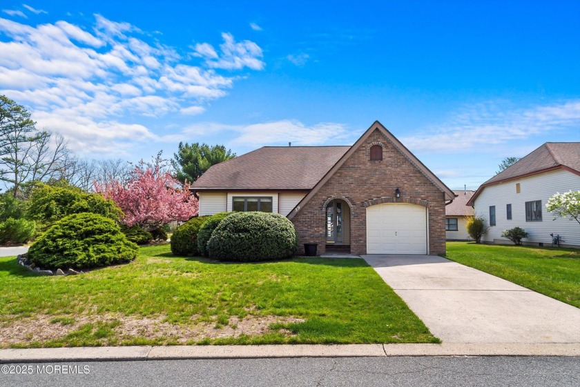 Enjoy coastal senior living at Fawn Lakes in this bright 2 bed - Beach Home for sale in Manahawkin, New Jersey on Beachhouse.com