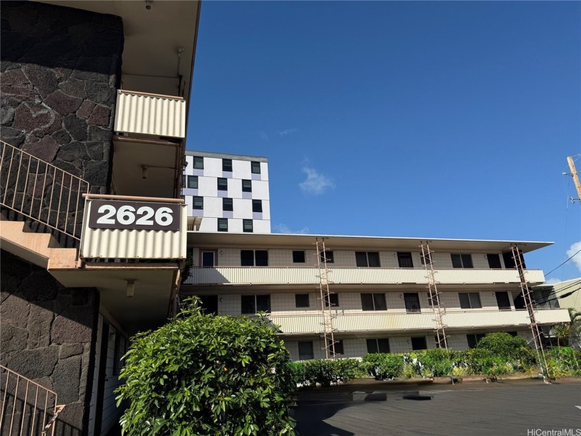 Don't miss this amazing opportunity to own a spacious 565 sq. ft - Beach Condo for sale in Honolulu, Hawaii on Beachhouse.com