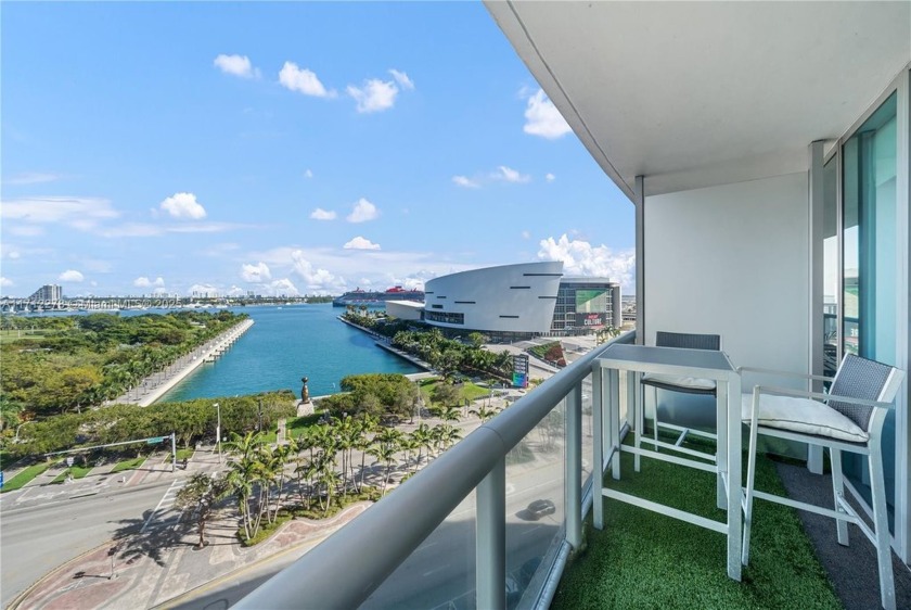 Fully remodeled 1 bed/1.5 bath condo situated in the heart of - Beach Condo for sale in Miami, Florida on Beachhouse.com