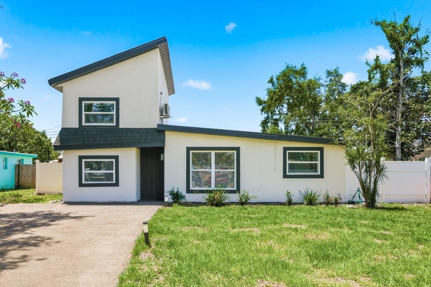 Welcome to this completely renovated 3-bedroom, 1-bathroom home - Beach Home for sale in Seminole, Florida on Beachhouse.com