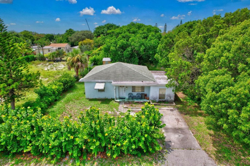 Prime Location Meets Endless Potential! Just minutes from - Beach Home for sale in Delray Beach, Florida on Beachhouse.com