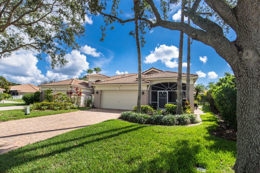 Shows like a model home!. Extremely well kept 2BR villa plus - Beach Home for sale in West Palm Beach, Florida on Beachhouse.com
