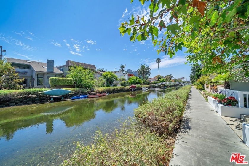 Welcome to this luxurious canal-front single-family residence - Beach Home for sale in Venice, California on Beachhouse.com