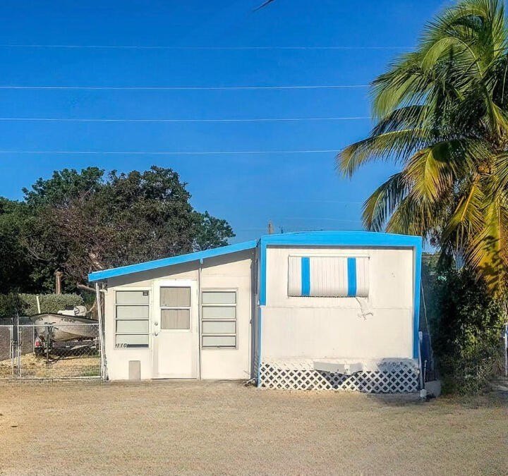 Mobile home with add on.  Two bedroom, two bath, kitchen, living - Beach Home for sale in Key Largo, Florida on Beachhouse.com