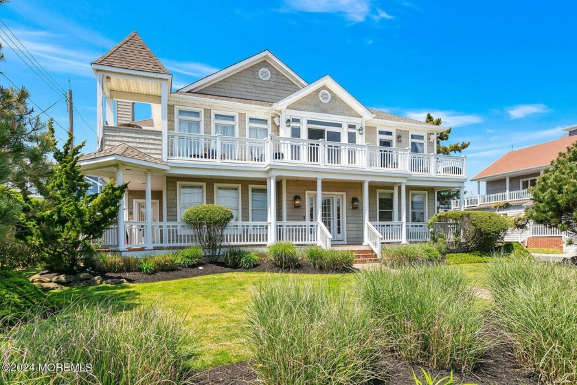 Very spacious shore colonial with ocean views, deeded beach lot - Beach Home for sale in Sea Bright, New Jersey on Beachhouse.com
