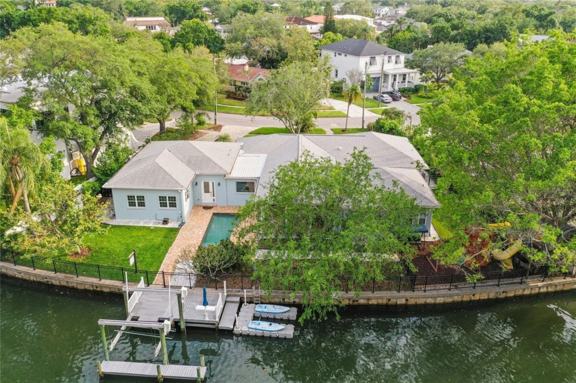 Davis Island living at its best!  Own a private oasis on - Beach Home for sale in Tampa, Florida on Beachhouse.com