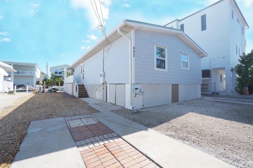 Welcome to your above flood island paradise, fully renovated and - Beach Home for sale in Marathon, Florida on Beachhouse.com