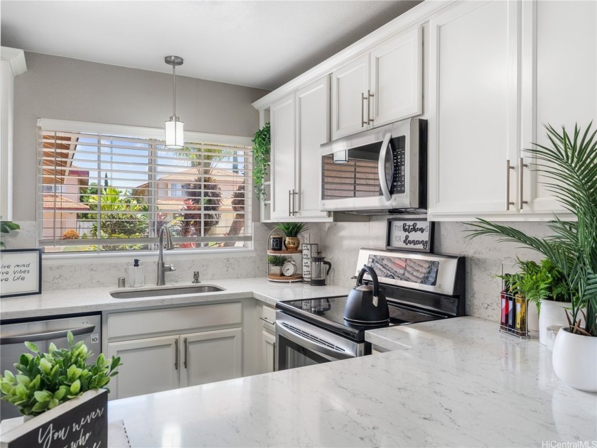 Come home and unwind in this beautifully upgraded detached home - Beach Home for sale in Kapolei, Hawaii on Beachhouse.com