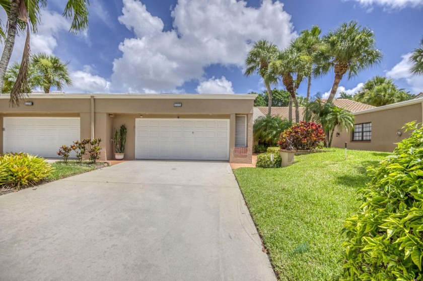 Motivated Seller! Charming 55+ community villa in Applegate at - Beach Home for sale in Boynton Beach, Florida on Beachhouse.com