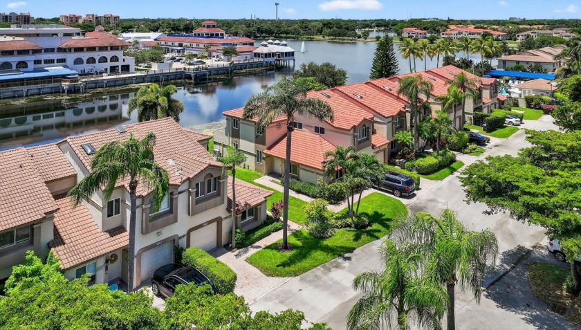 WATERFRONT LUXURY! Rarely available 3BR/3BA Corner Townhome - Beach Townhome/Townhouse for sale in Boca Raton, Florida on Beachhouse.com