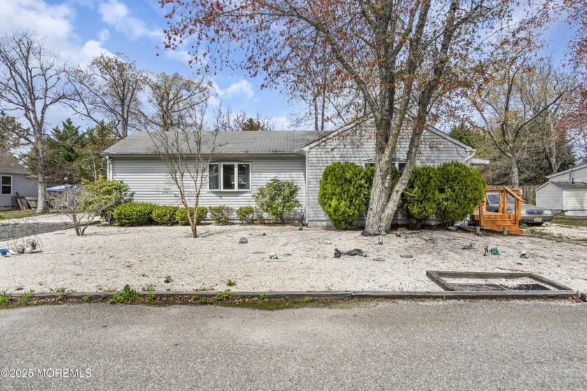 Perfect starter home, weekend retreat or investment property! - Beach Home for sale in Waretown, New Jersey on Beachhouse.com