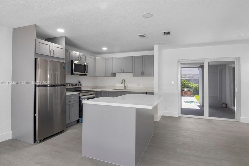 Fully Renovated! New Roof, New Kitchens, New Bathrooms, New - Beach Townhome/Townhouse for sale in Fort Lauderdale, Florida on Beachhouse.com