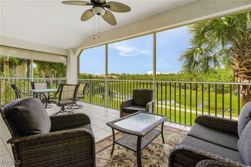 Colonial Country Club: Your Ideal Coach Home Awaits Bright and - Beach Condo for sale in Fort Myers, Florida on Beachhouse.com