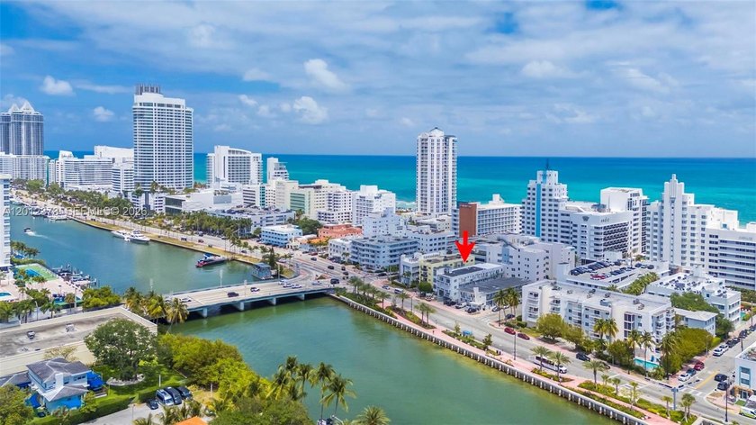 Beautifully furnished and move-in ready, this turnkey studio - Beach Condo for sale in Miami Beach, Florida on Beachhouse.com