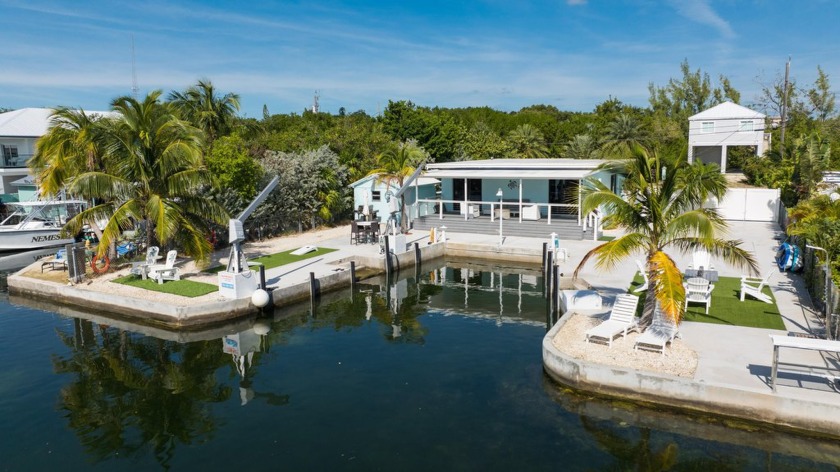 Welcome to the 'Love Shack,' where paradise awaits! This turnkey - Beach Home for sale in Key Largo, Florida on Beachhouse.com