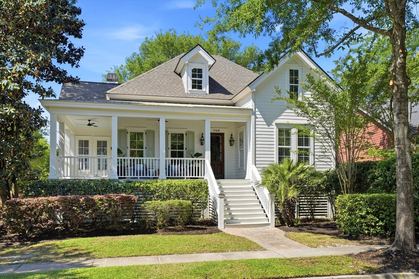 Beautifully renovated and meticulously maintained, this 4BR/4BA - Beach Home for sale in Daniel Island, South Carolina on Beachhouse.com