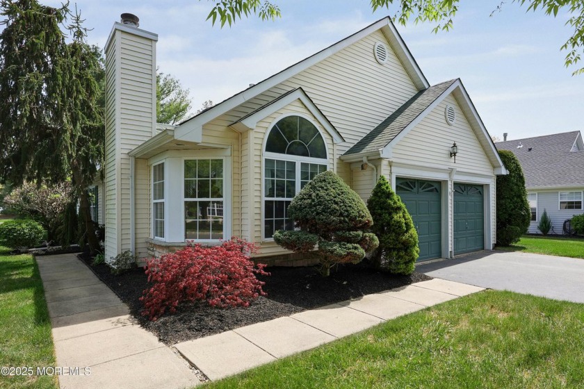 Welcome home to Lake Ridge! This is not your ordinary Lake Ridge - Beach Home for sale in Toms River, New Jersey on Beachhouse.com