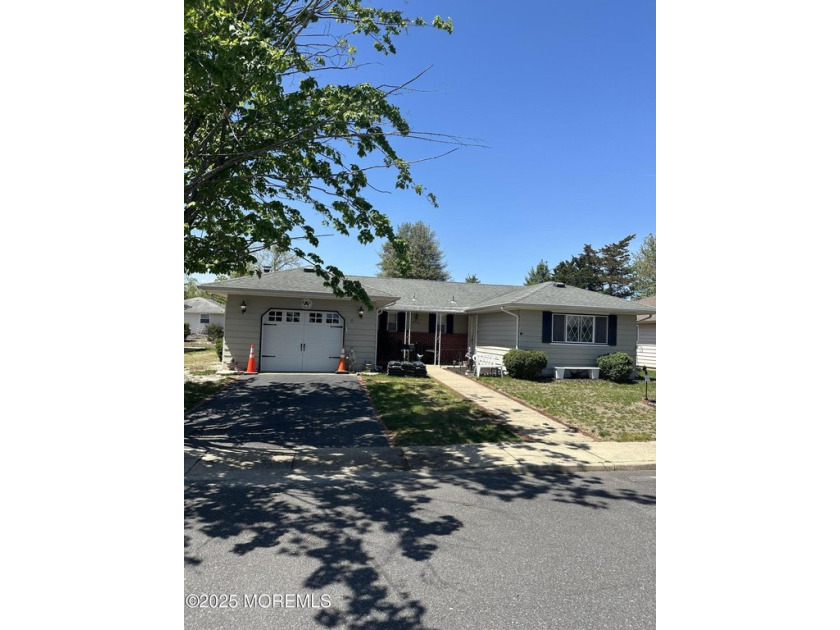 Well-maintained 2-bedroom, 2-bath Castle Harbor model--the - Beach Home for sale in Toms River, New Jersey on Beachhouse.com
