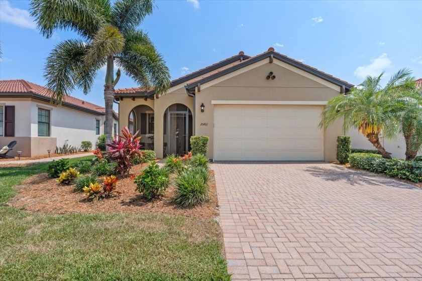 Expertly crafted by WCI Homes, step inside to discover a freshly - Beach Home for sale in Venice, Florida on Beachhouse.com